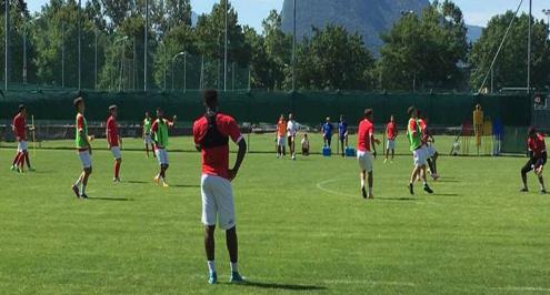 ماليك إيفونا يخضع للاختبار مع أحد أندية سويسرا